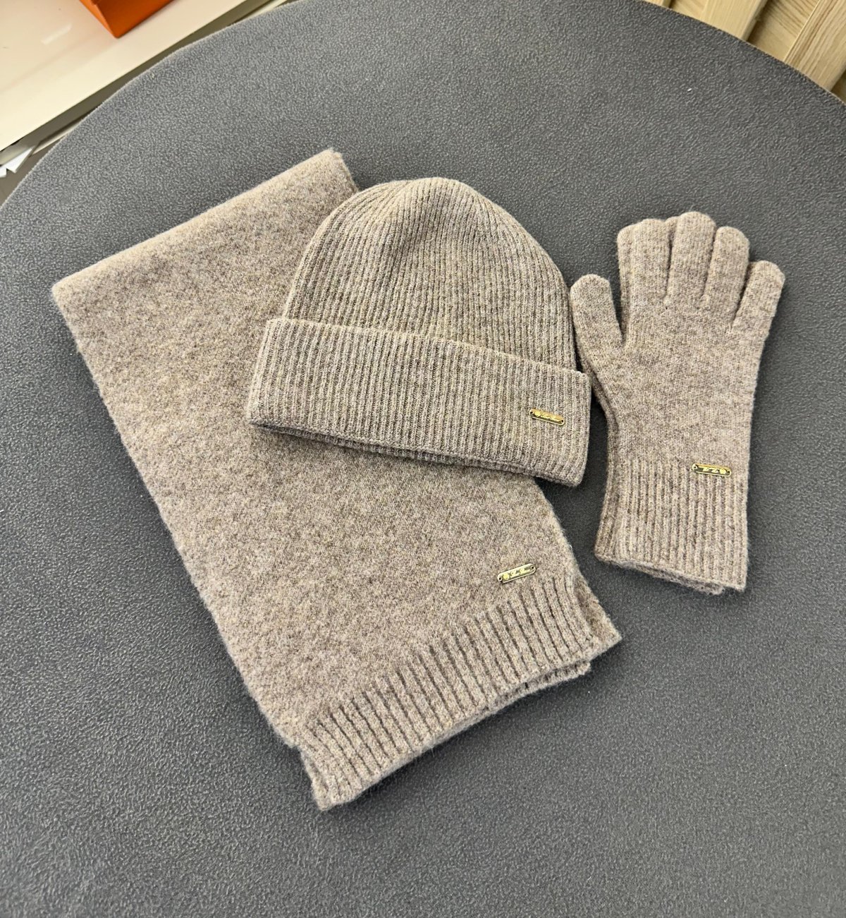 Glove 023