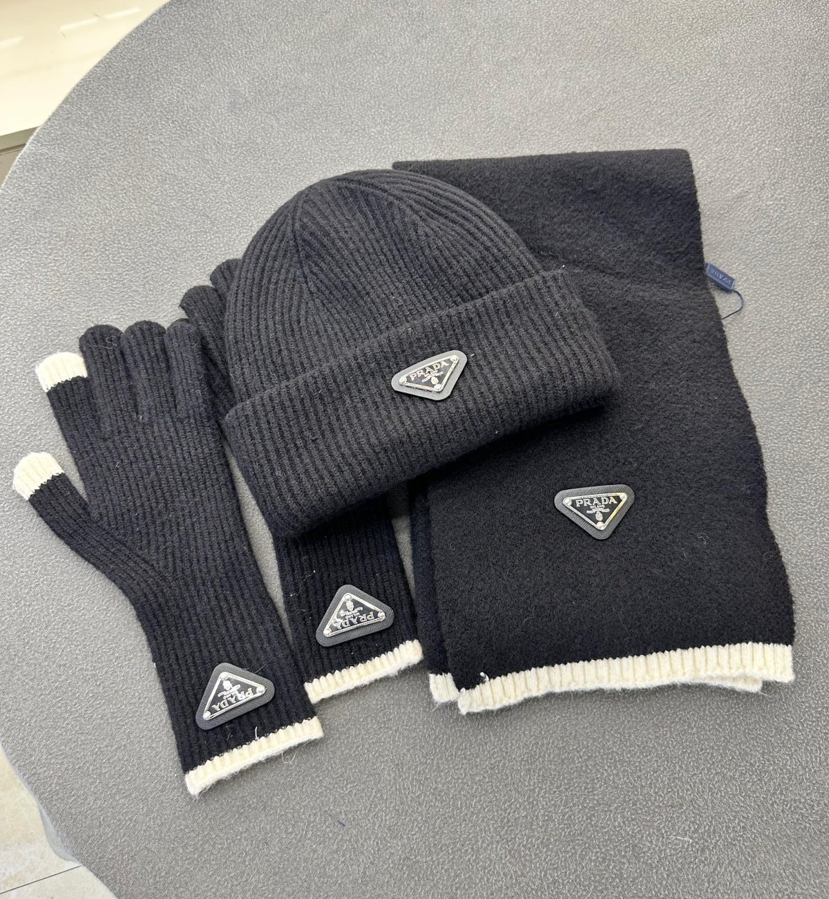 Glove 027