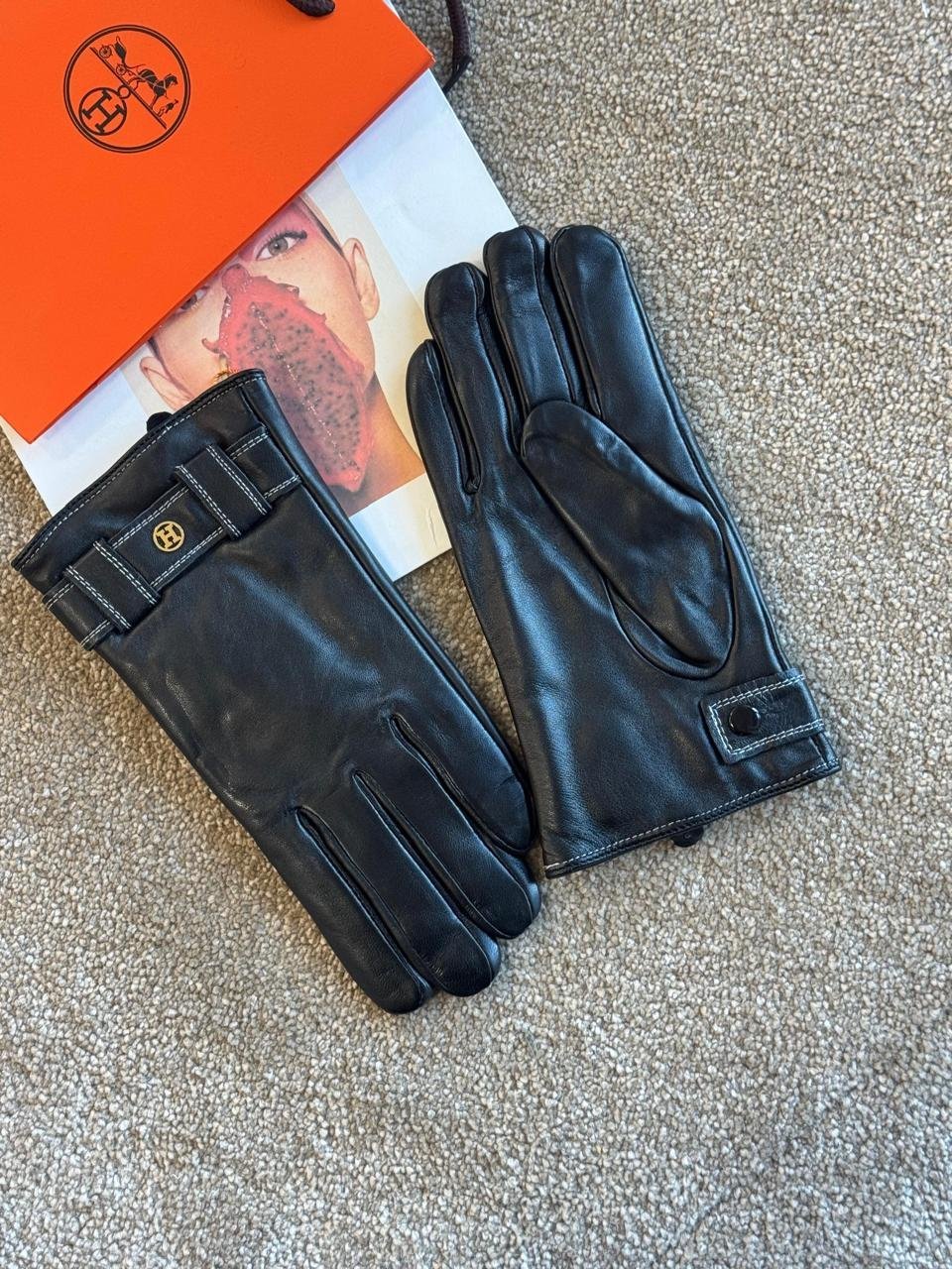 Glove 032