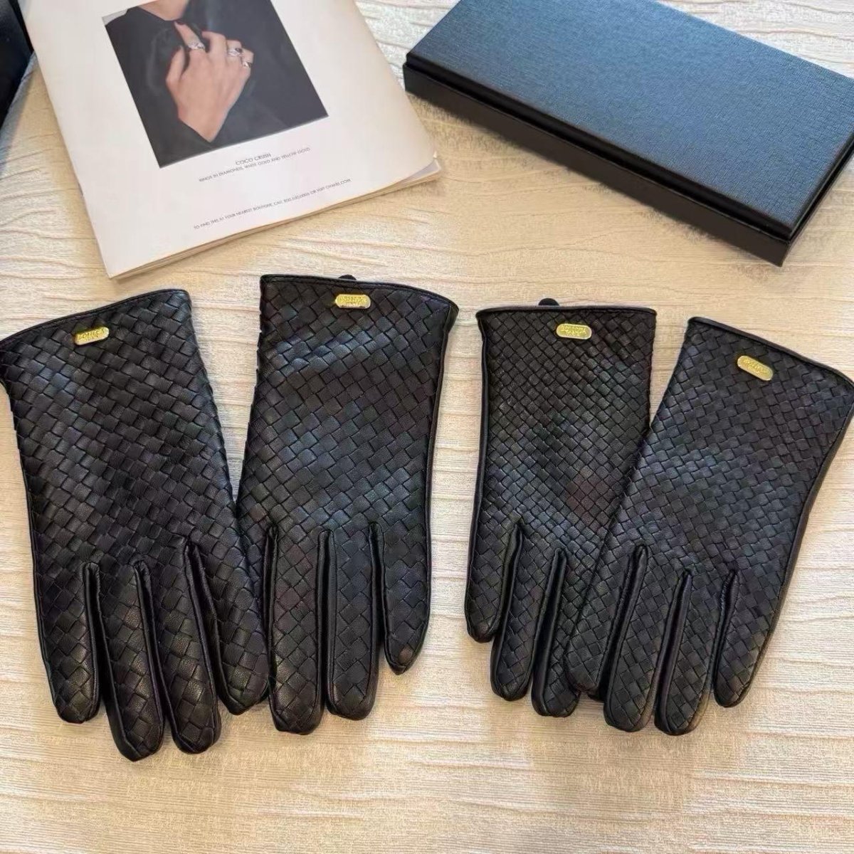 Glove 039