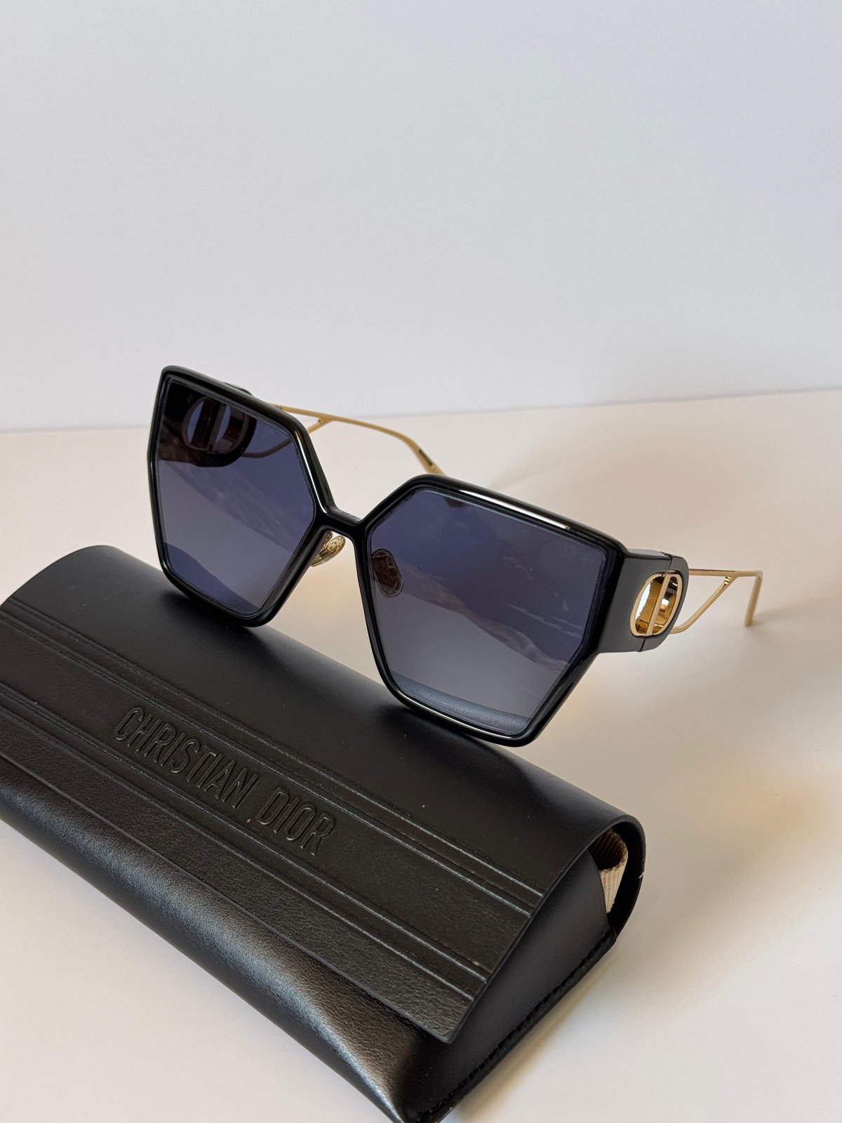 Sunglasses 213