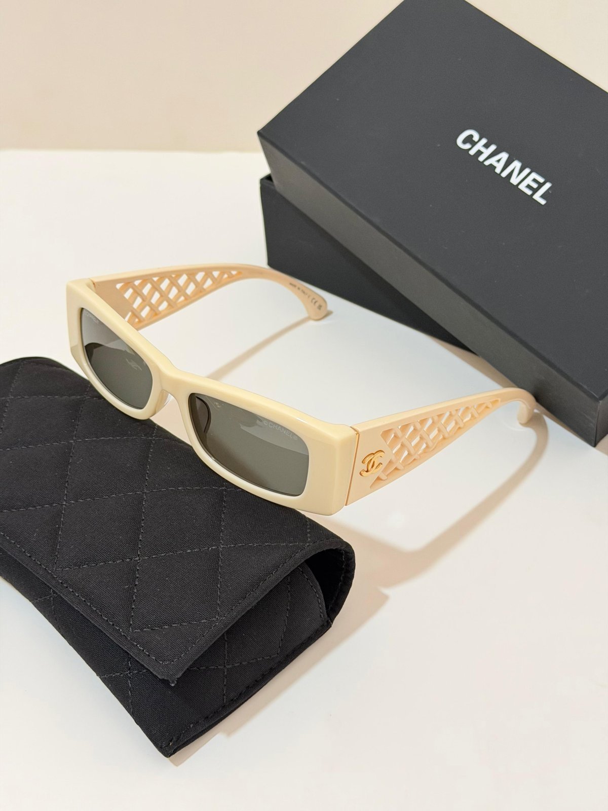 Sunglasses 372