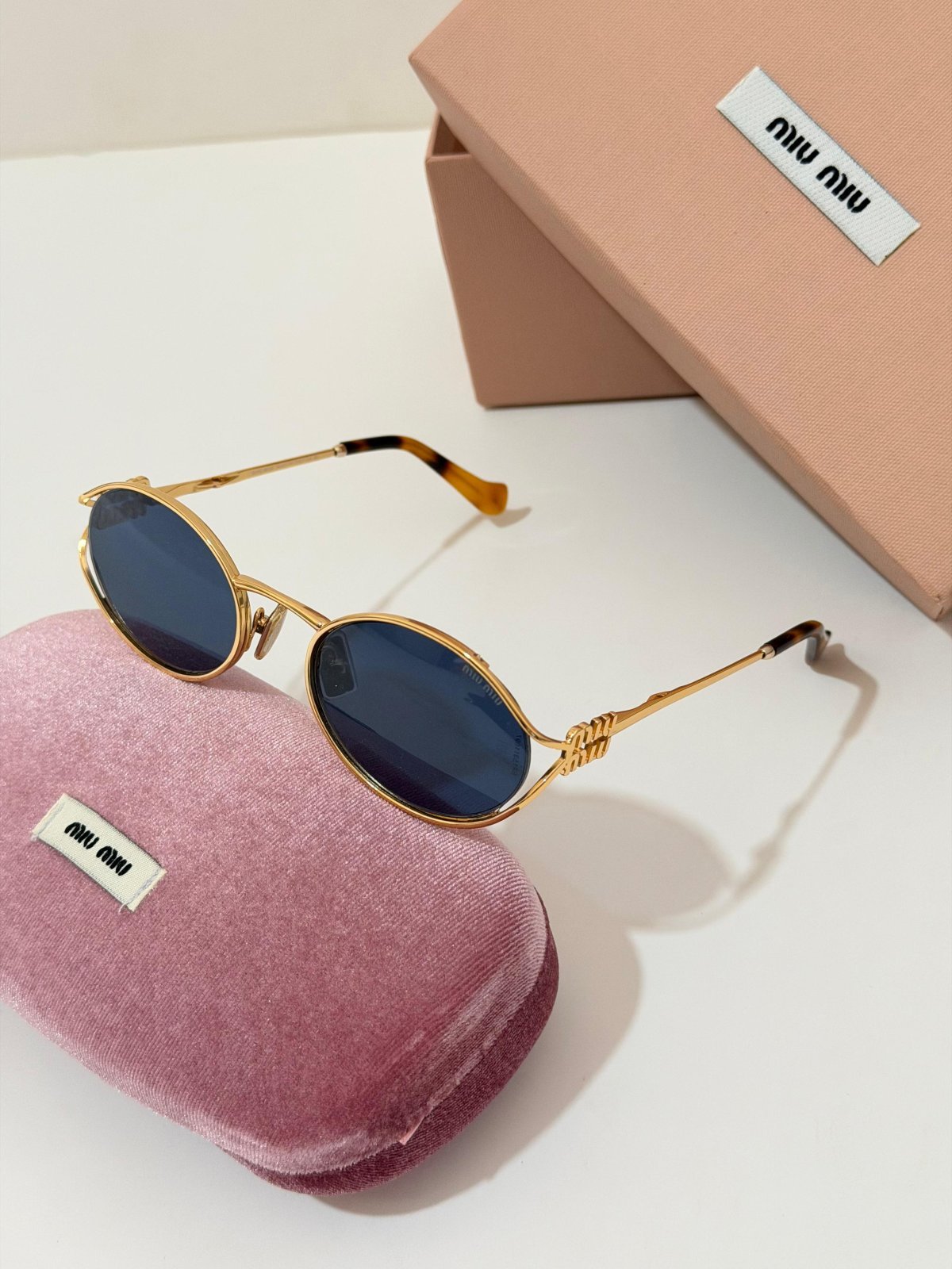 Sunglasses 408
