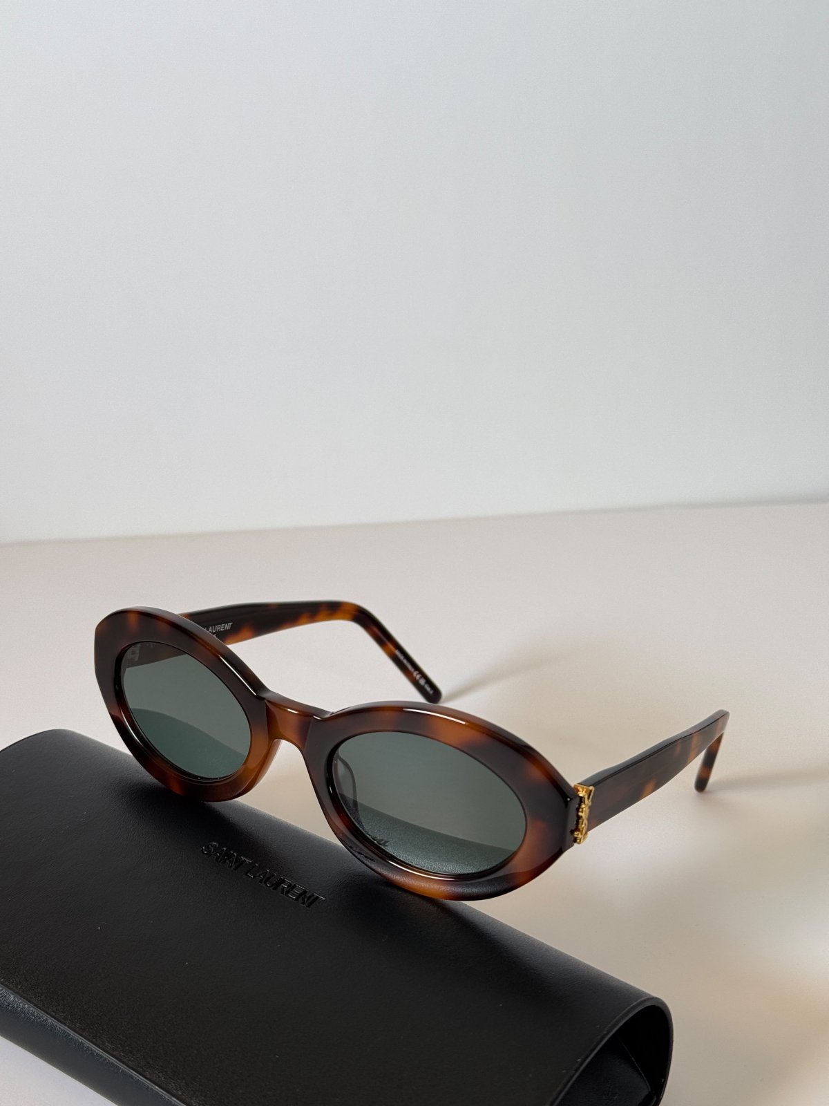 Sunglasses 438