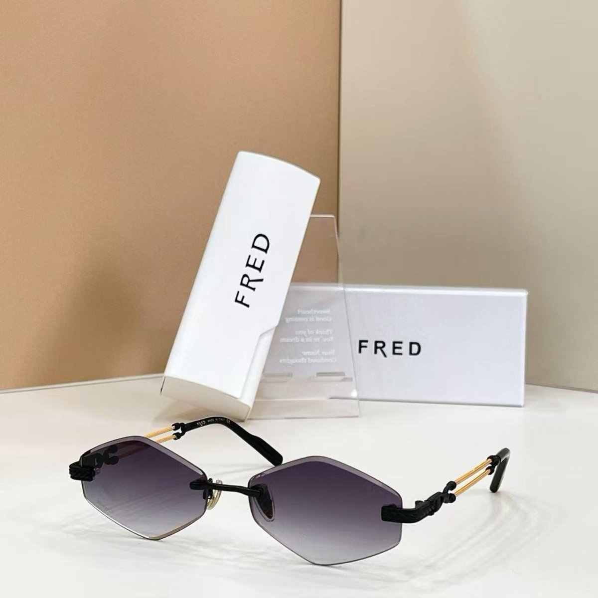 Sunglasses 520