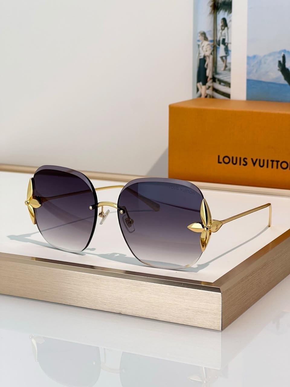 Sunglasses 569