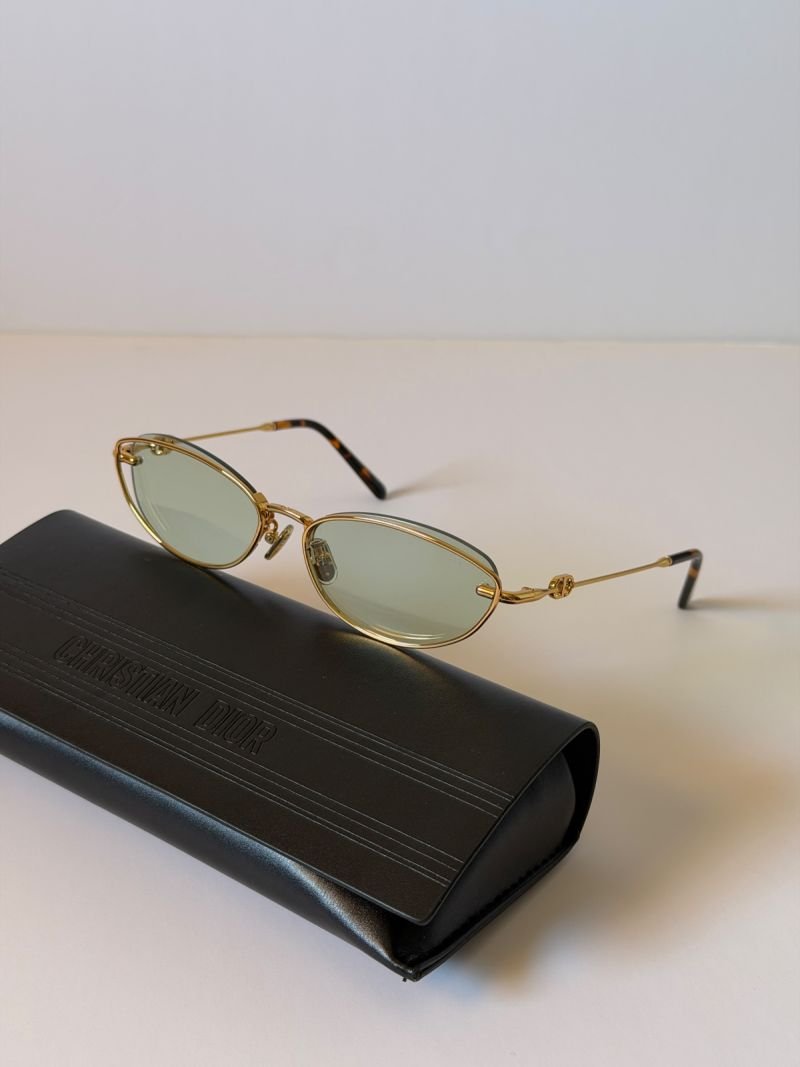 Sunglasses 577