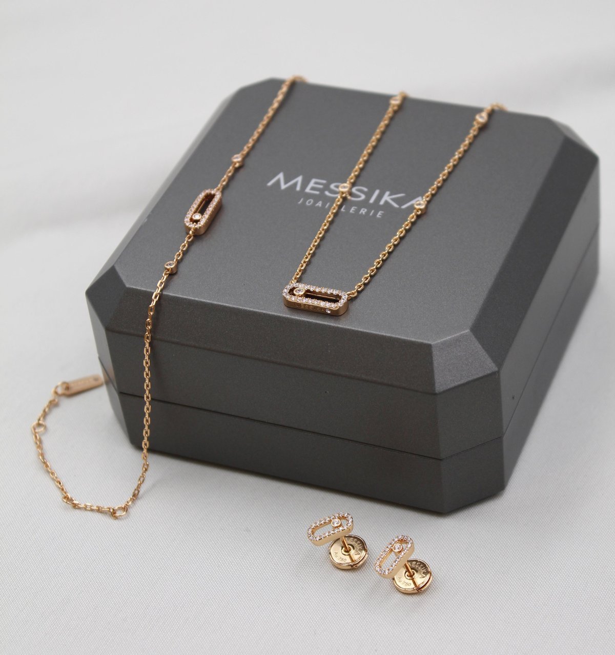 Accessory 057