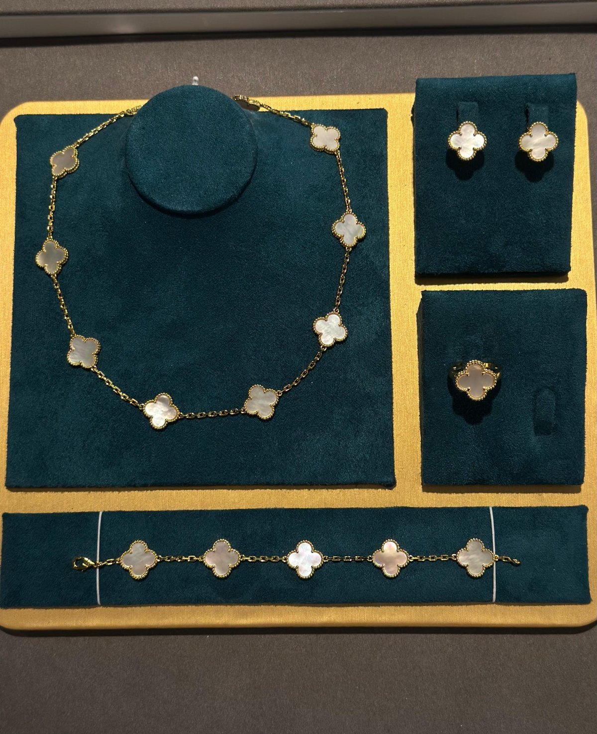 Accessory 122