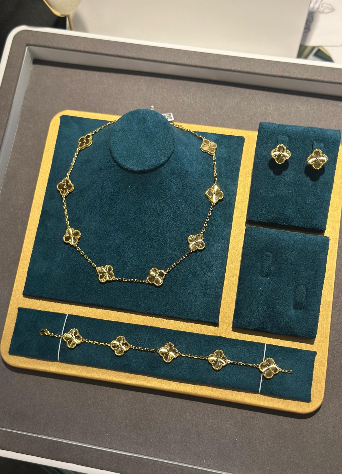 Accessory 124