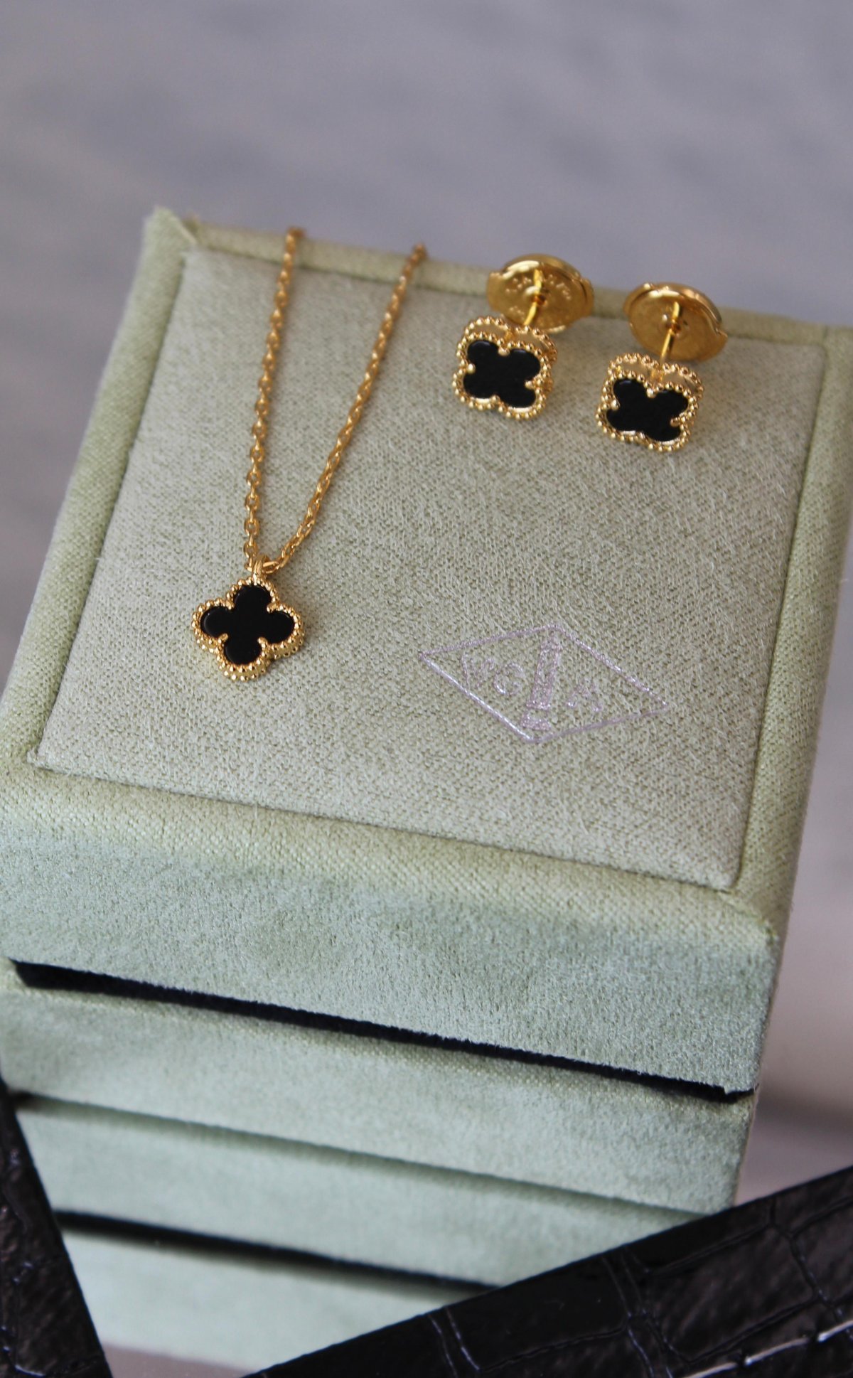 Accessory 168