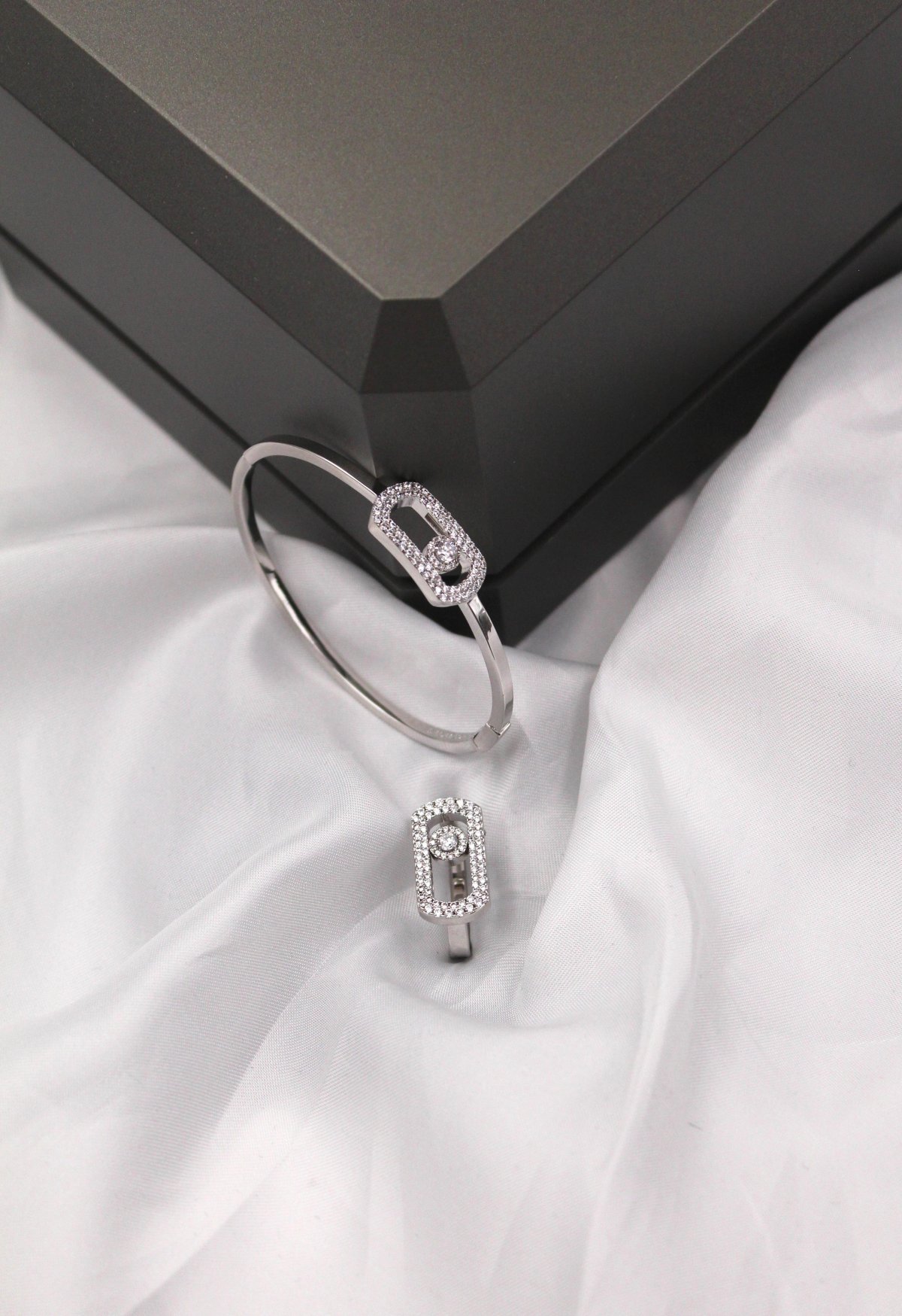 Accessory 206