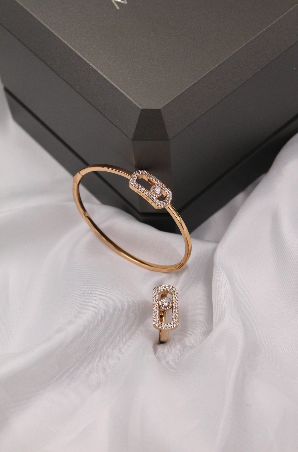 Accessory 208