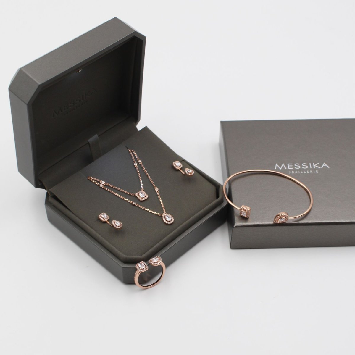 Accessory 218