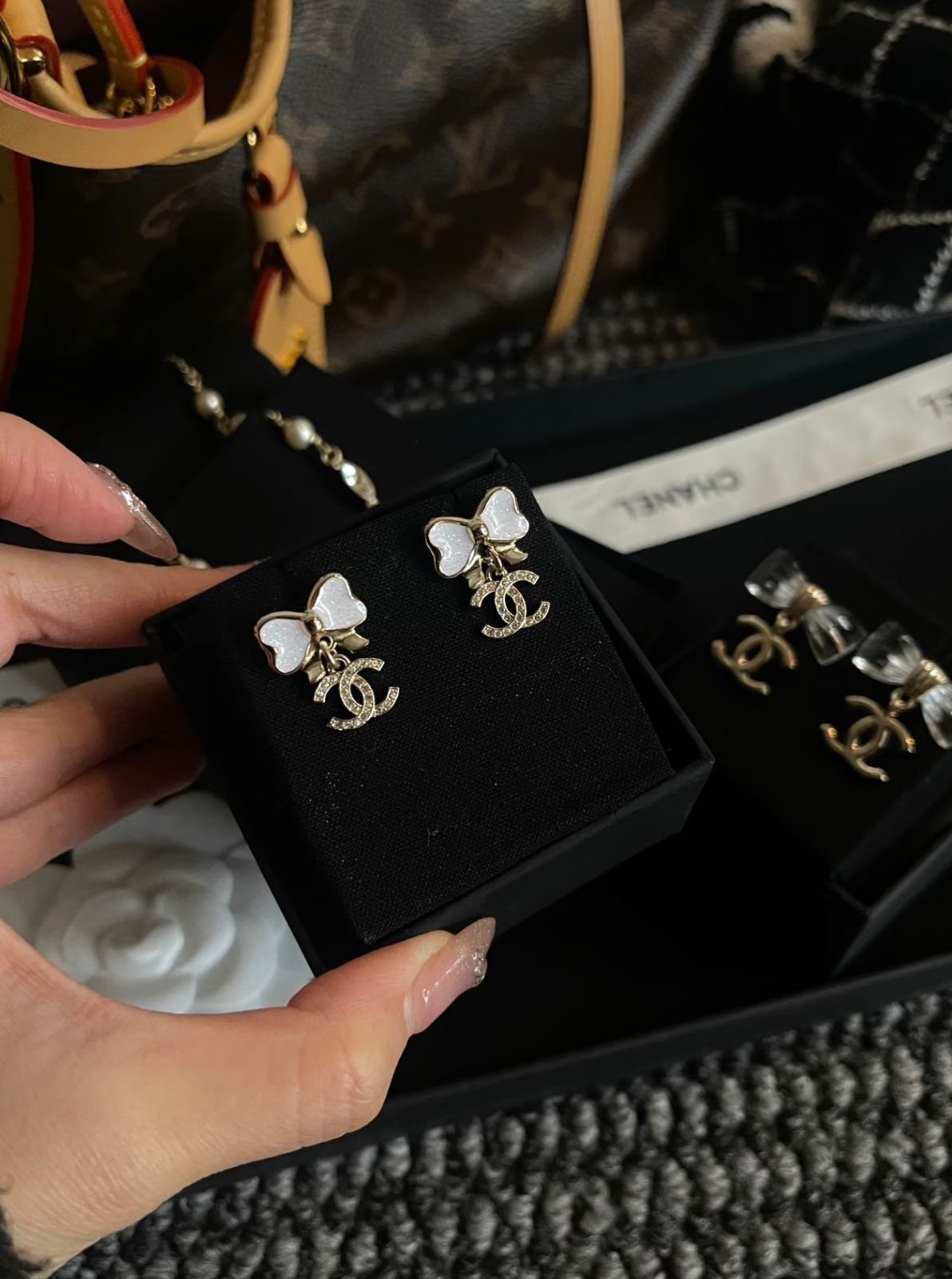 Accessory 352