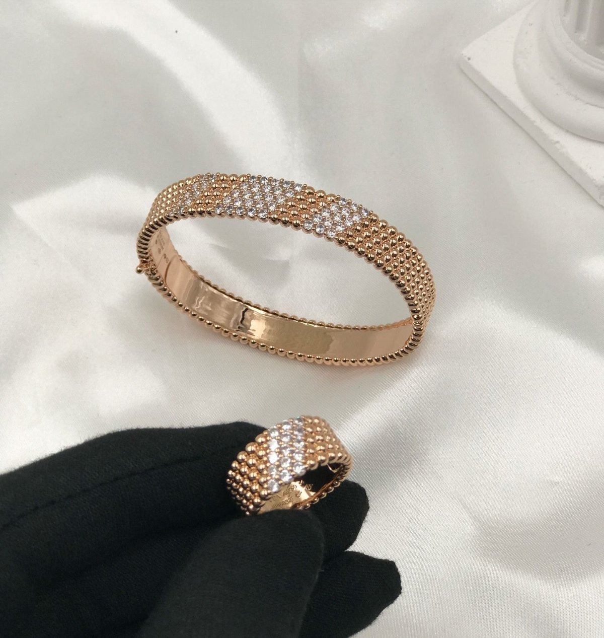Accessory 405